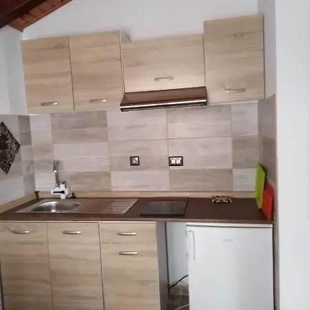 Apartment Heni *