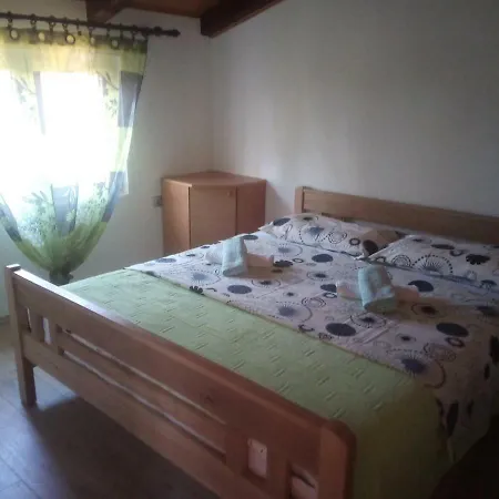 Apartment Heni *