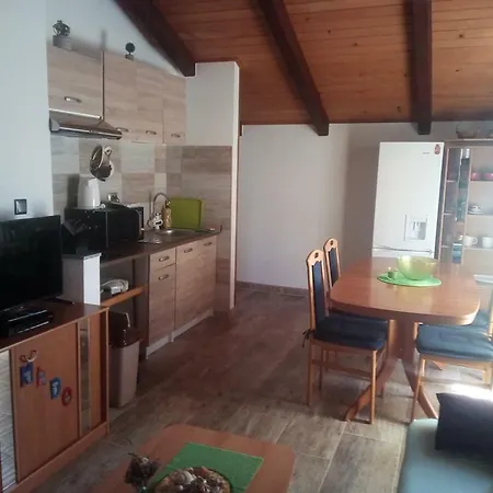 Apartment Heni *
