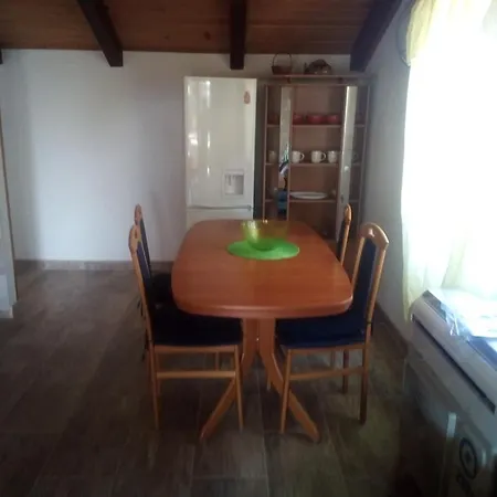 Apartment Heni *